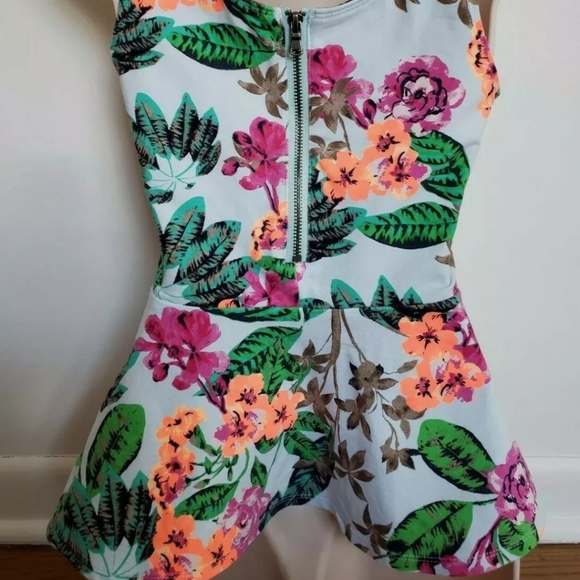 Express Women's Top Ruffled Bottom Flowered Back Zip - Picture 4 of 7